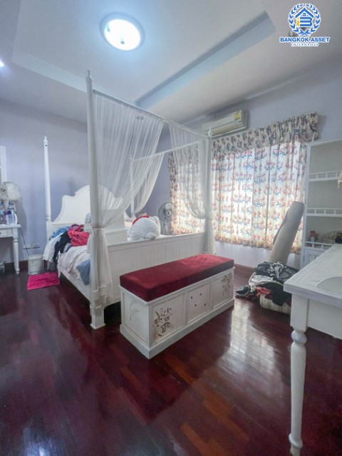 *****ทาวน์โฮมมือสองย่านกรุงเทพฯ ม.นนทรีเพลส พระราม5 เนื้อที่ 26 ตร.ว.  ฟังก์ชัน 4 ห้องนอน 4 ห้องน้ำ ที่จอดรถ 1 คัน บ้านกว้าง เฟอร์นิเจอร์ครบ! บนทำเลแห่งการเดินทาง ใกล้รถไฟฟ้าสายสีม่วง "สถานีแยกติวานนท์" จองเลย!